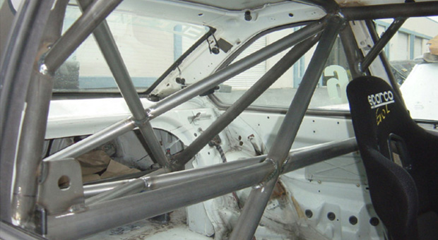 Drag Race 101: Roll Bars, Cages, Harnesses and More – RacingJunk News