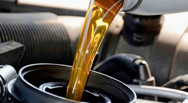 Choosing the Right Oil for Your Engine – RacingJunk News